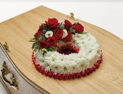 Classic Based Wreath in Red