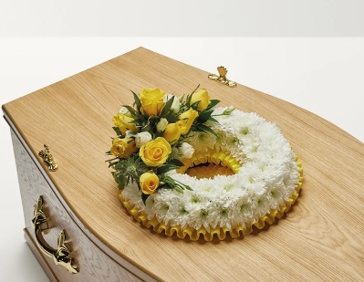 Classic Based Wreath in Yellow